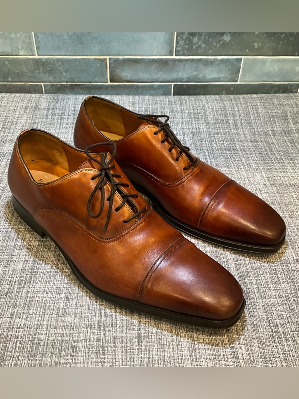 Magnanni Men's Handcrafted Leather Cap-Toe Oxford Dress Shoes In Cognac - Picture 2 of 16